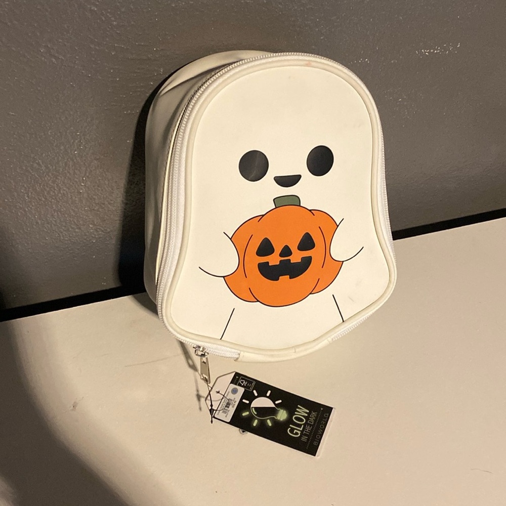 Hot topic exclusive bio world ghost make a bag.